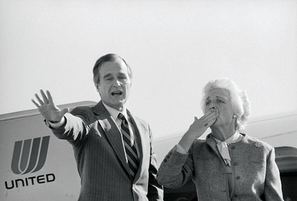 George Bush and Wife Saying Goodbye