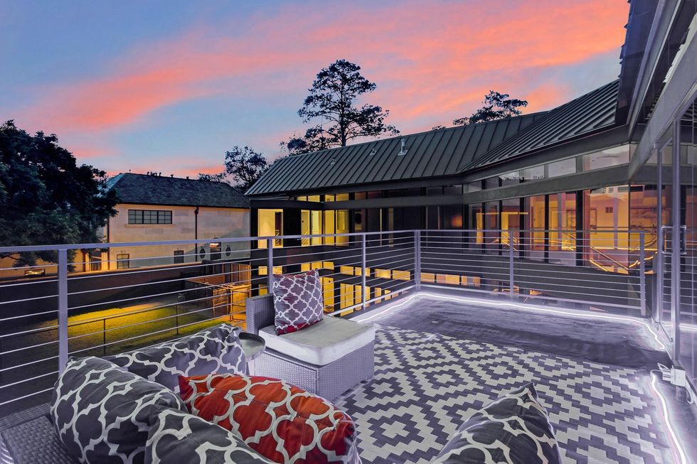 Iconic 'Darth Vader House' Sells Houston CityBook