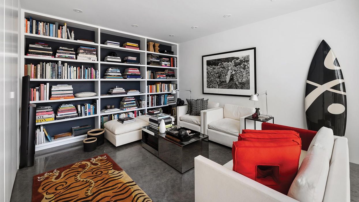 This Sugar Land Reno Was Made for a Globetrotting 'Fashion Star' with an Amazing Photo Collection