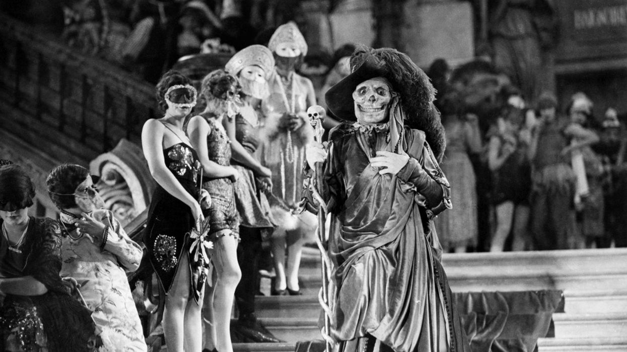 Halloweekend Vibes! Organist Brett Miller Brings Silent-Film Double-Feature to Life at Jones Hall