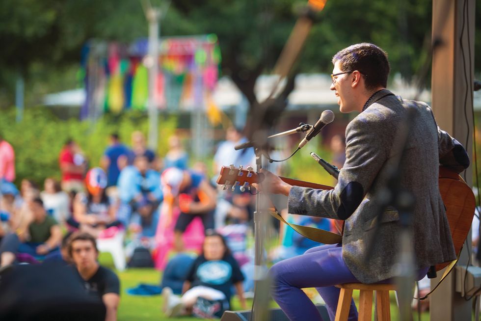 Us performs during Canned Acoustica at Discovery Green_Photo by Katya Horner