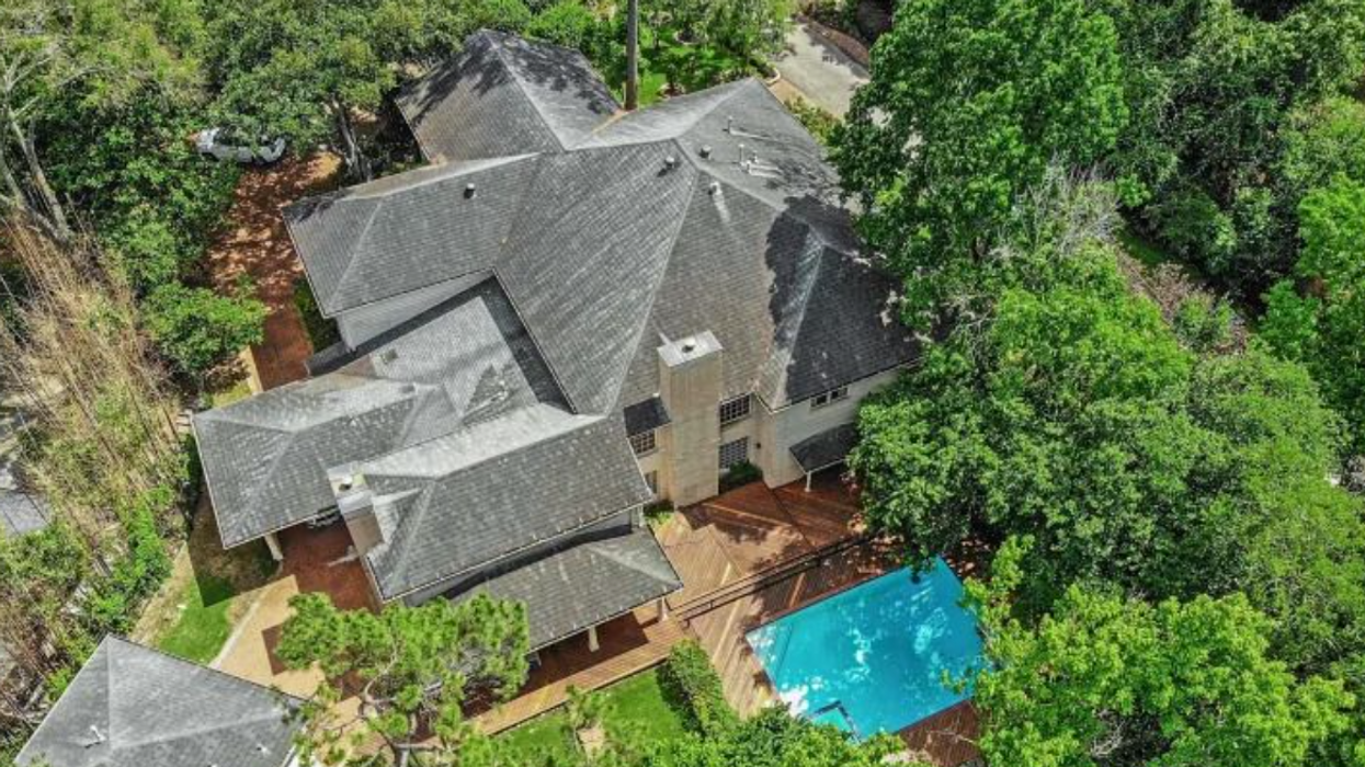 River Oaks Mansion with ‘Park-Like’ Grounds and Greenhouse Goes on Online Auction Block Next Month